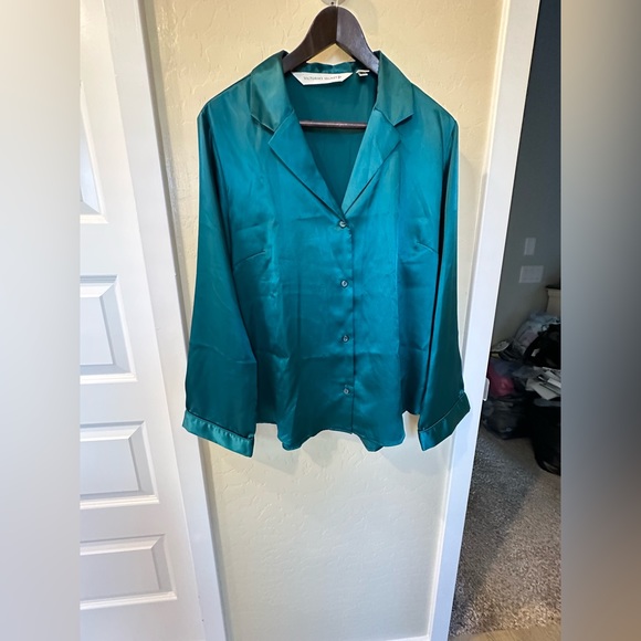 Victoria’s Secret Long Sleeved Pant Pajamas Dark Green - Picture 1 of 10